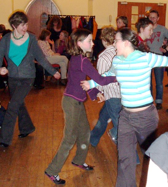 Gaelic cèilidh dancers